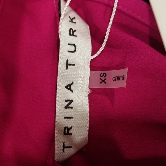 💕TRINA TURK💕 Negroni Top Magenta XS NWT Blouse Satin Georgette One-Shoulder - Picture 11 of 12